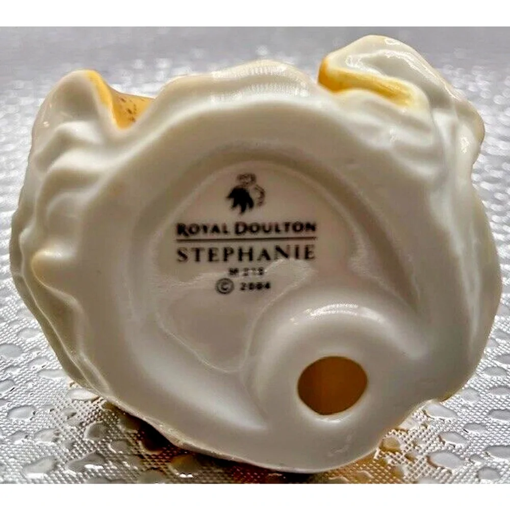 Royal Doulton "STEPHANIE" Figurine M216 2004 Rare and Extremely Nice Piece - Picture 5 of 7